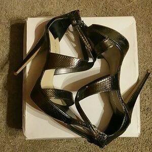 Nine West Strappy pewter snakeskin shoes